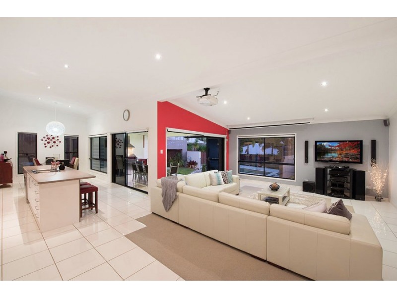 6 Pine Ridge Place, Little Mountain QLD 4551