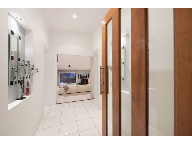 6 Pine Ridge Place, Little Mountain QLD 4551