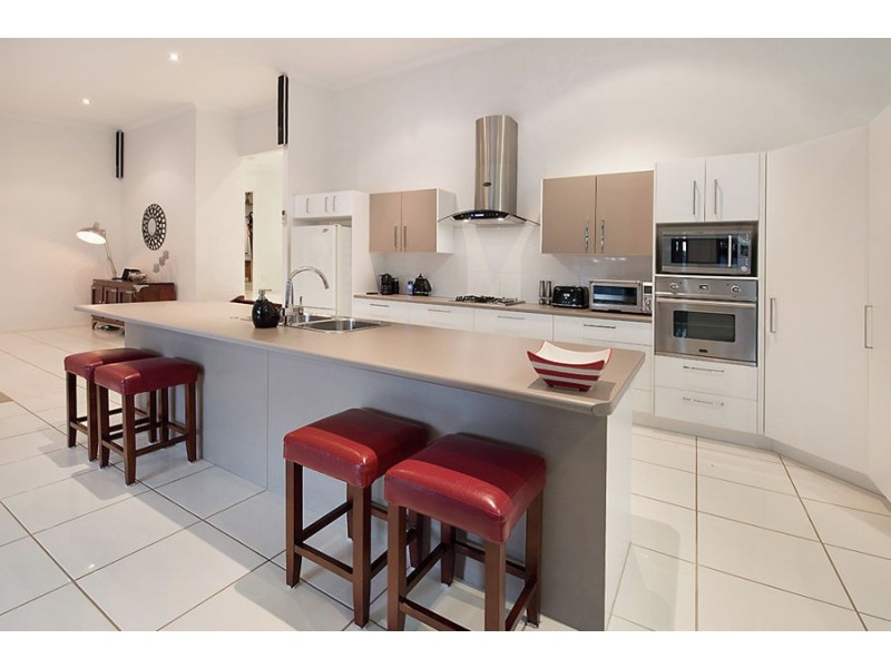 6 Pine Ridge Place, Little Mountain QLD 4551