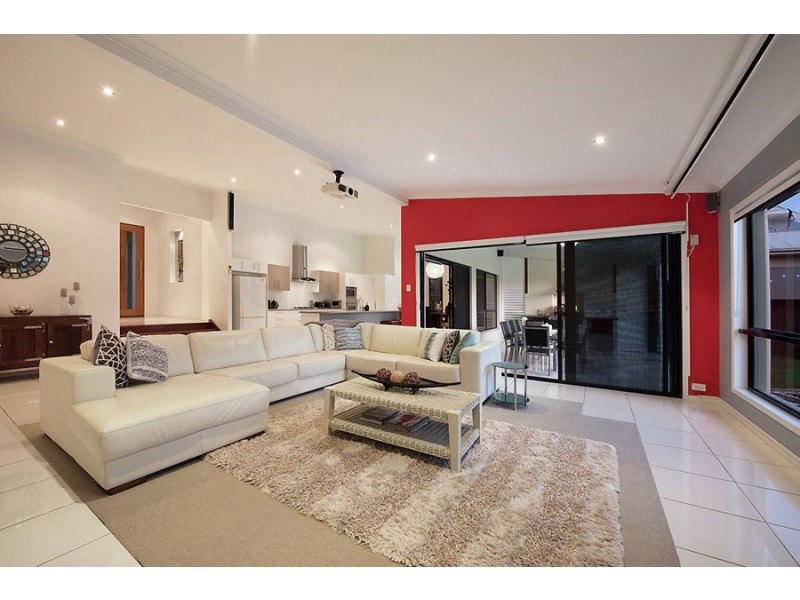 6 Pine Ridge Place, Little Mountain QLD 4551