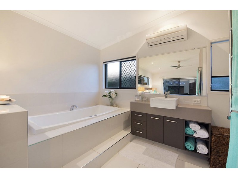 6 Pine Ridge Place, Little Mountain QLD 4551