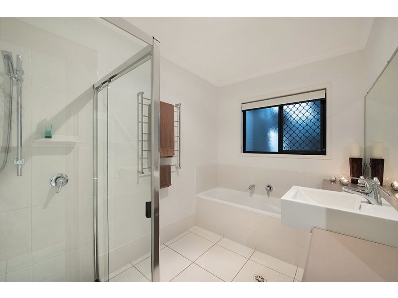 6 Pine Ridge Place, Little Mountain QLD 4551