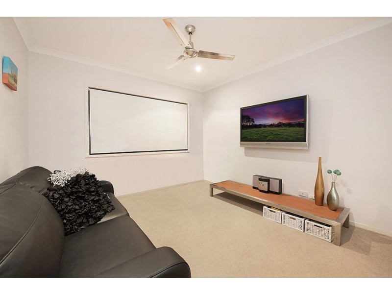 6 Pine Ridge Place, Little Mountain QLD 4551