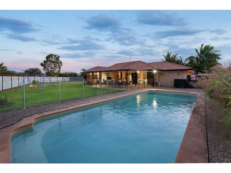 2 Water Side Place, Little Mountain QLD 4551
