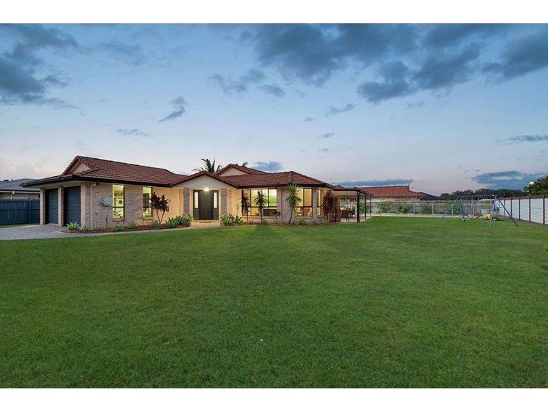 2 Water Side Place, Little Mountain QLD 4551