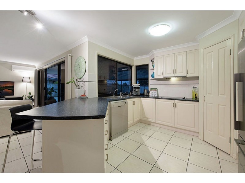 2 Water Side Place, Little Mountain QLD 4551