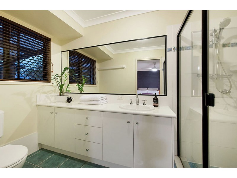 2 Water Side Place, Little Mountain QLD 4551