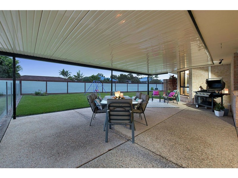 2 Water Side Place, Little Mountain QLD 4551
