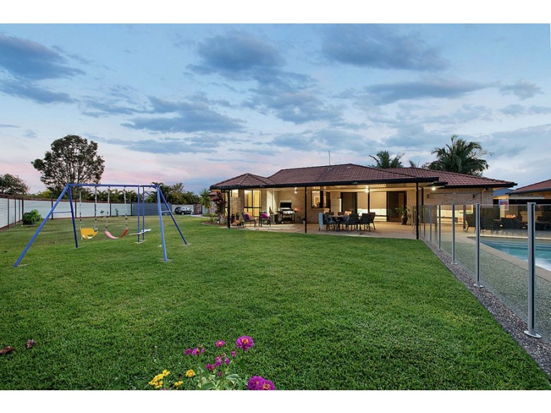 2 Water Side Place, Little Mountain QLD 4551