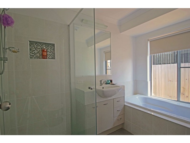 27 Pebbly Creek Cr, Little Mountain QLD 4551