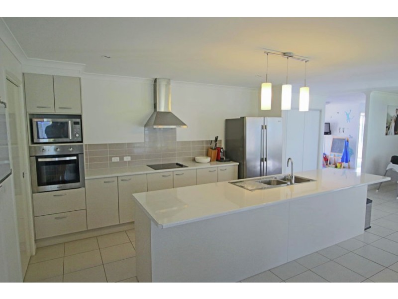 27 Pebbly Creek Cr, Little Mountain QLD 4551