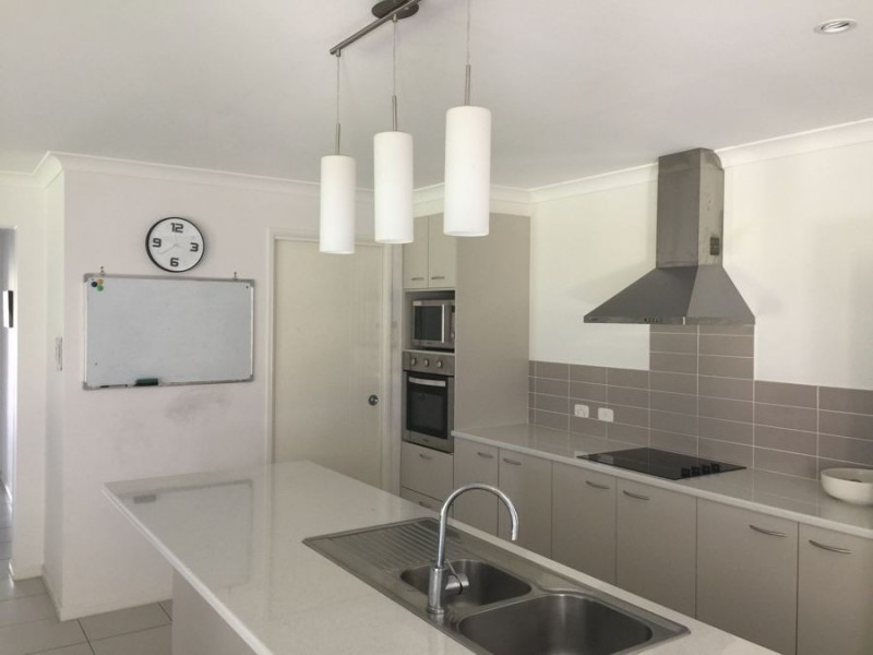 27 Pebbly Creek Cr, Little Mountain QLD 4551