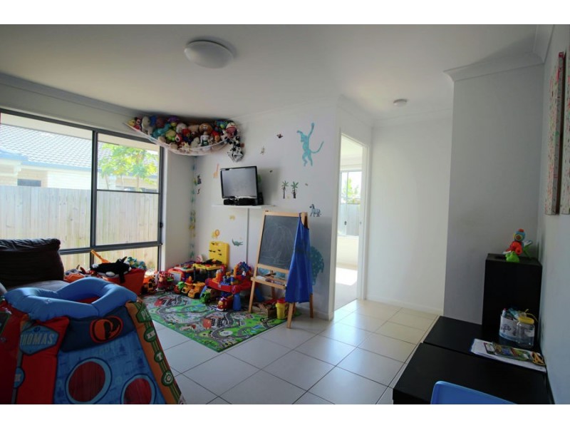 27 Pebbly Creek Cr, Little Mountain QLD 4551