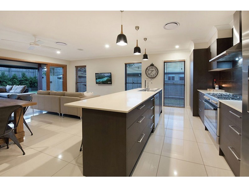 28 Pebbly Creek Crescent, Little Mountain QLD 4551