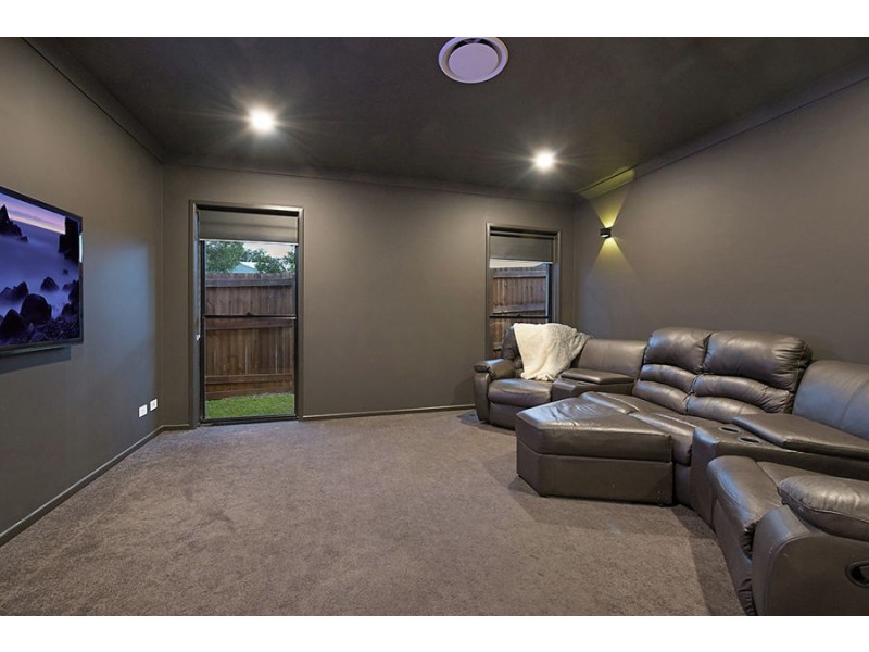 28 Pebbly Creek Crescent, Little Mountain QLD 4551