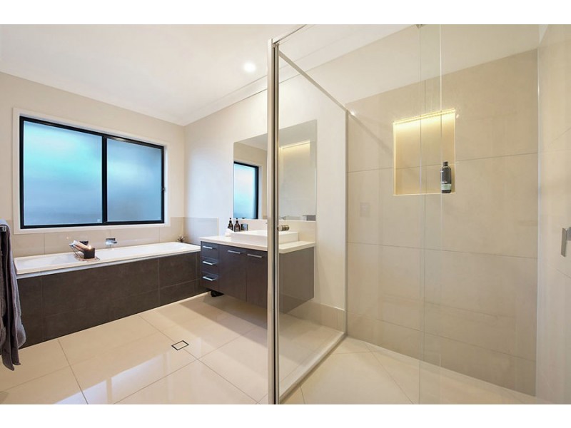 28 Pebbly Creek Crescent, Little Mountain QLD 4551