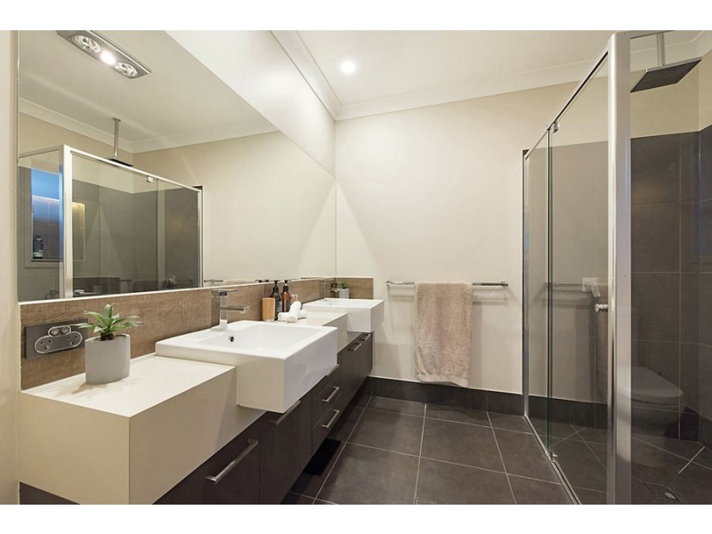 28 Pebbly Creek Crescent, Little Mountain QLD 4551