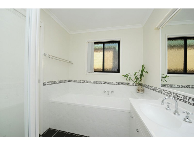 18 Rosslare Street, Caloundra West QLD 4551