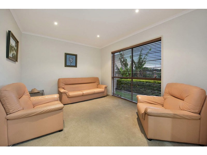6 Gallery Pl, Little Mountain QLD 4551