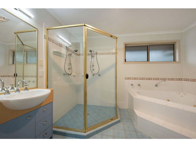 6 Gallery Pl, Little Mountain QLD 4551