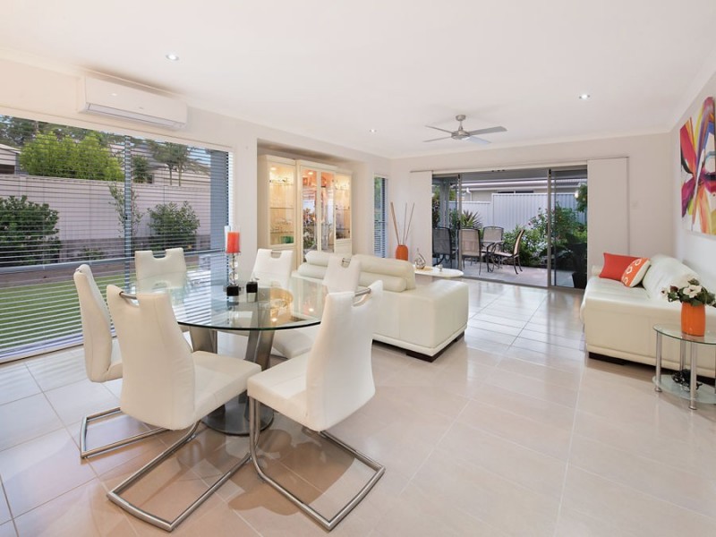 8 Riverstone Crescent, Little Mountain QLD 4551