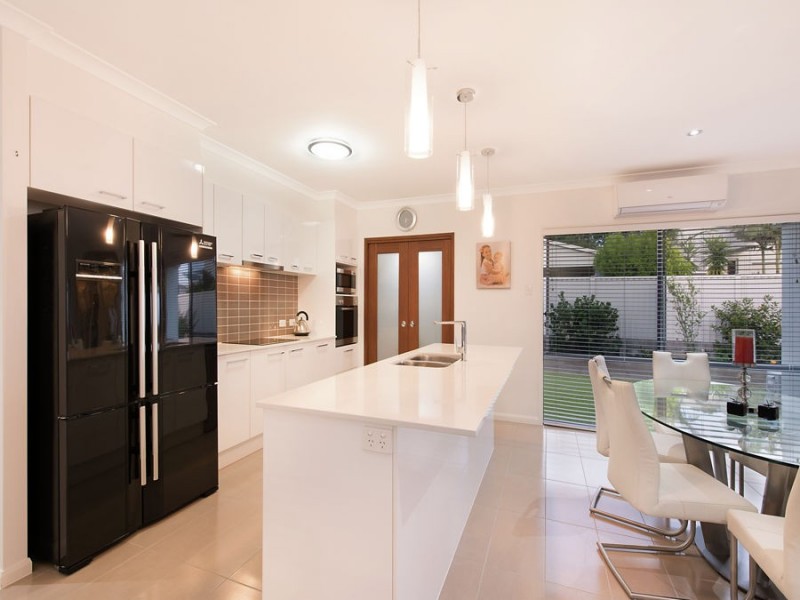 8 Riverstone Crescent, Little Mountain QLD 4551