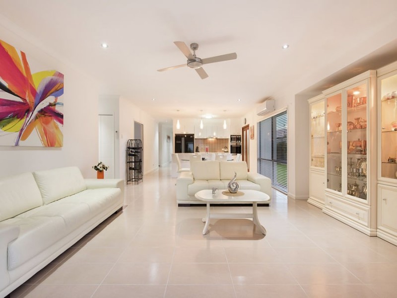 8 Riverstone Crescent, Little Mountain QLD 4551
