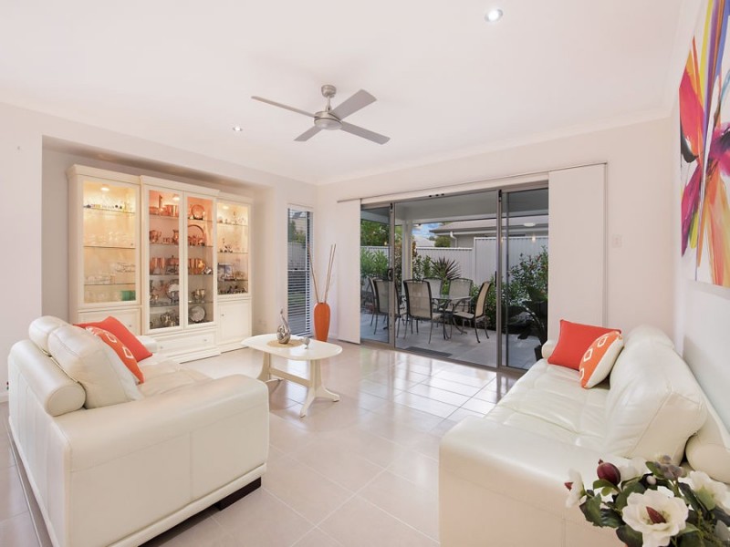 8 Riverstone Crescent, Little Mountain QLD 4551