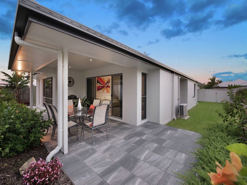 8 Riverstone Crescent, Little Mountain QLD 4551