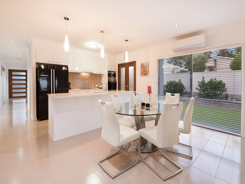 8 Riverstone Crescent, Little Mountain QLD 4551