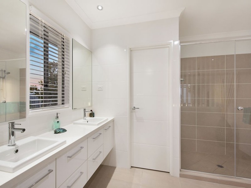 8 Riverstone Crescent, Little Mountain QLD 4551
