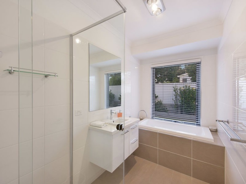 8 Riverstone Crescent, Little Mountain QLD 4551