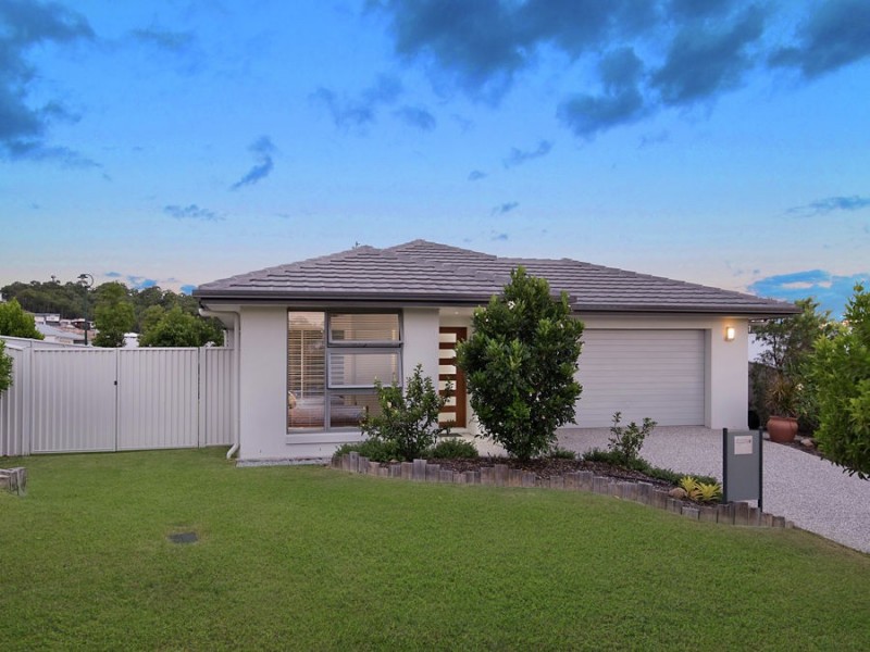 8 Riverstone Crescent, Little Mountain QLD 4551