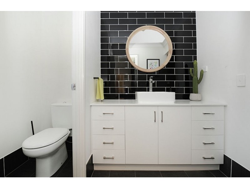 14 Mark Road West, Little Mountain QLD 4551