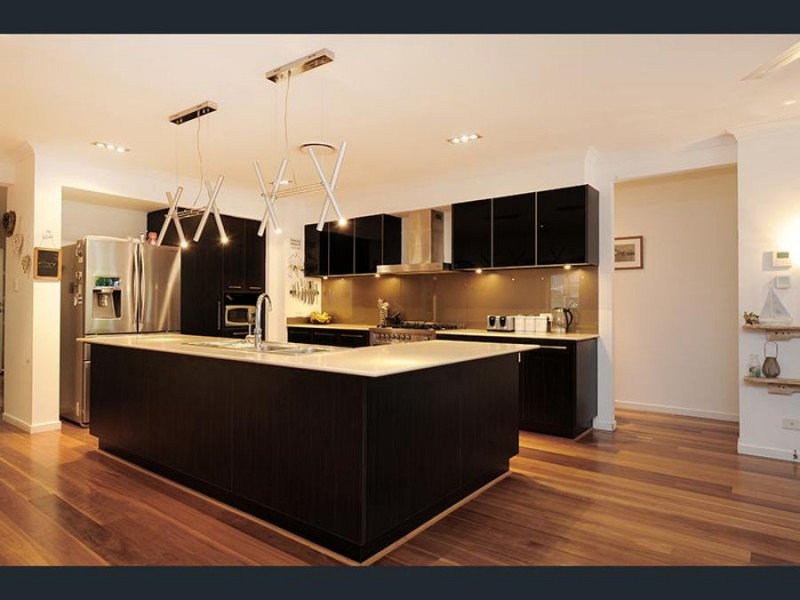 9 Wattlefield Rd, Little Mountain QLD 4551