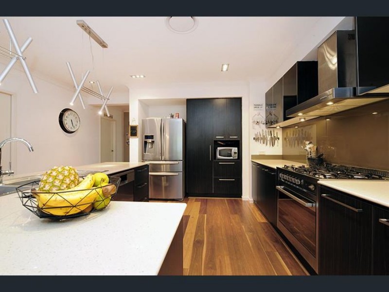 9 Wattlefield Rd, Little Mountain QLD 4551