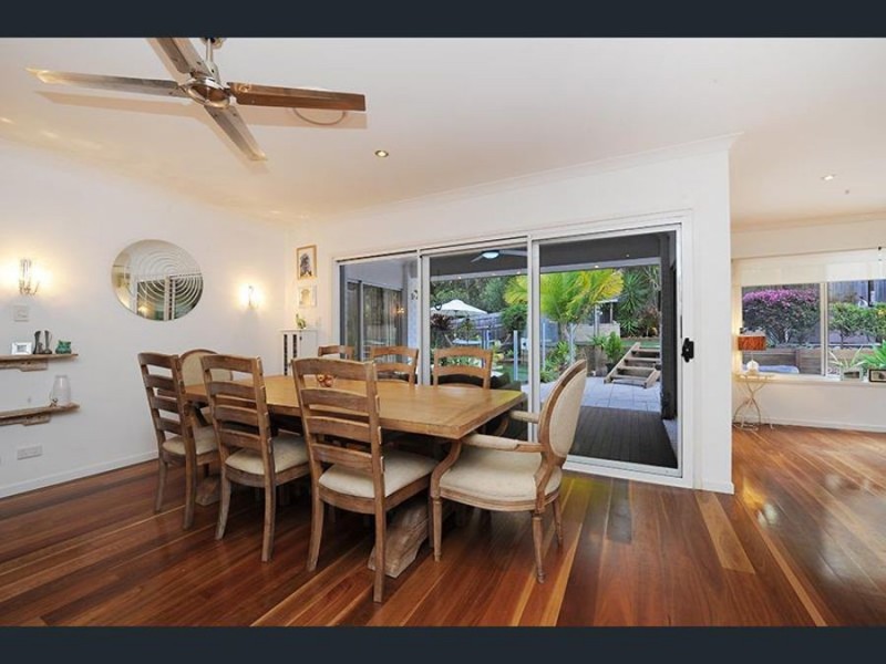 9 Wattlefield Rd, Little Mountain QLD 4551