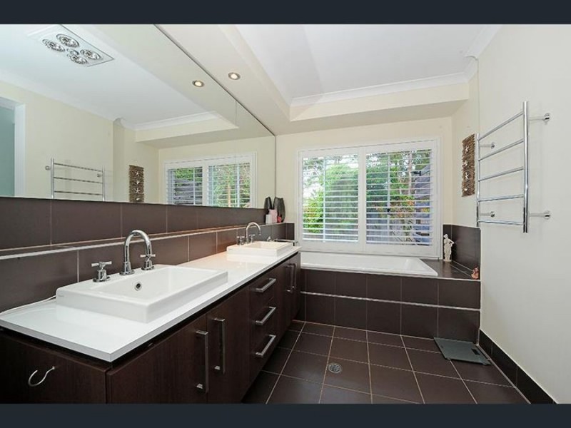 9 Wattlefield Rd, Little Mountain QLD 4551