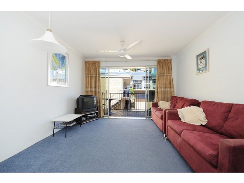 8/35 Burgess Street, Kings Beach QLD 4551
