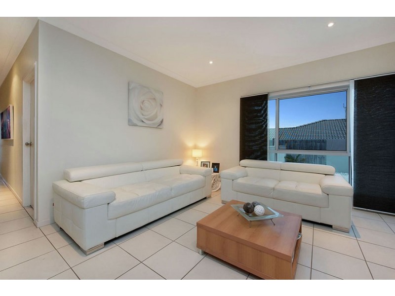 26 Hillview Crescent, Little Mountain QLD 4551