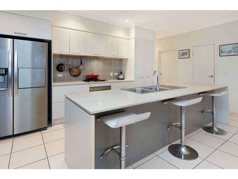 26 Hillview Crescent, Little Mountain QLD 4551