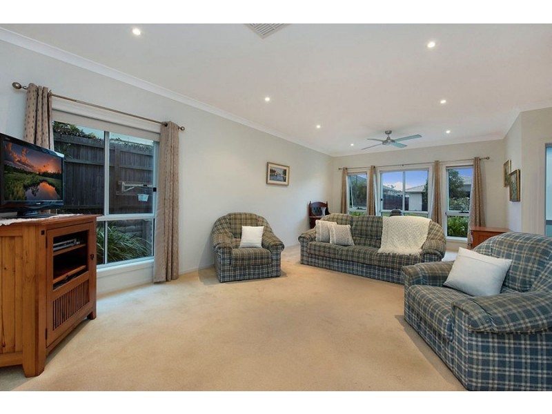 26 Hillview Crescent, Little Mountain QLD 4551