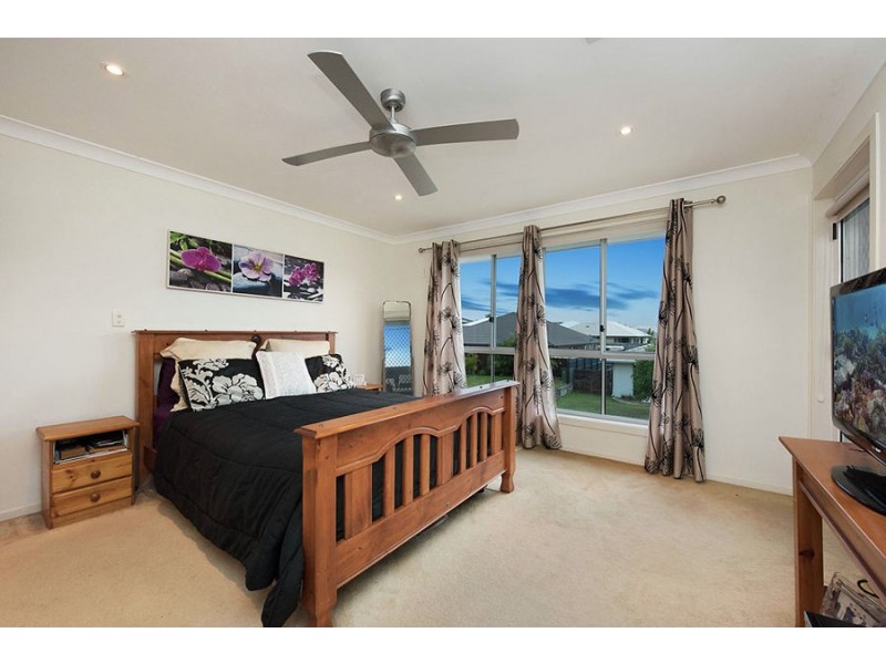 26 Hillview Crescent, Little Mountain QLD 4551