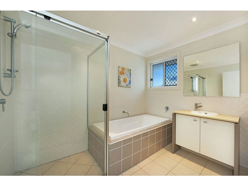 26 Hillview Crescent, Little Mountain QLD 4551