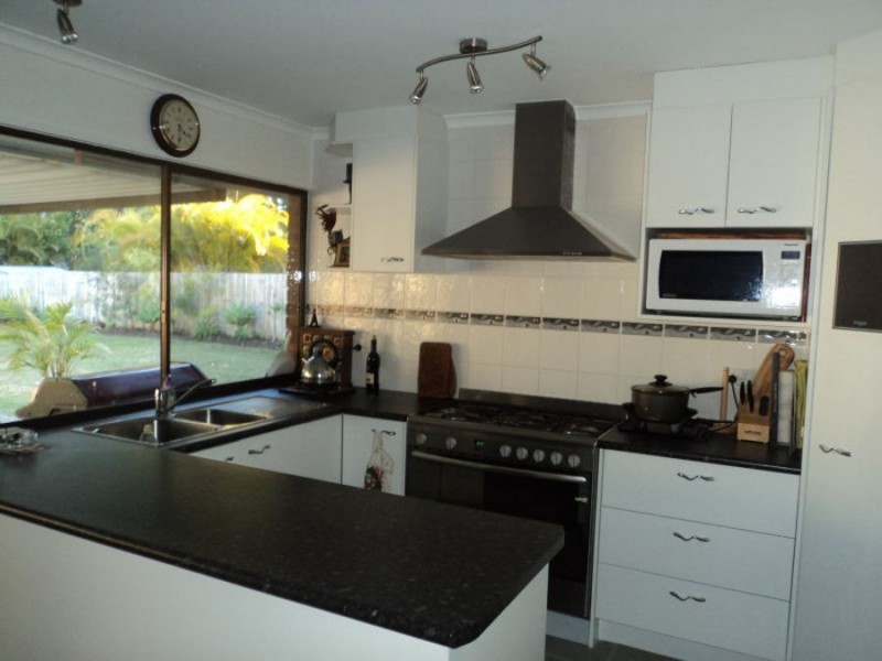 10 Dorson Dr, Mooloolah Valley QLD 4553