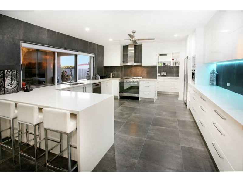 10 Homestead Drive, Little Mountain QLD 4551