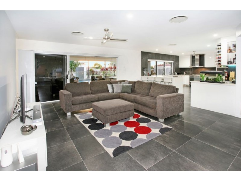 10 Homestead Drive, Little Mountain QLD 4551