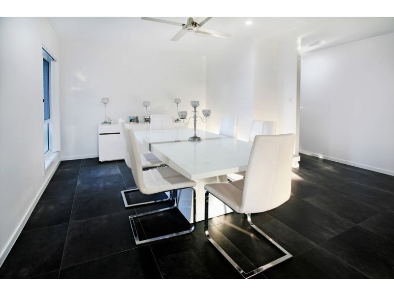 10 Homestead Drive, Little Mountain QLD 4551