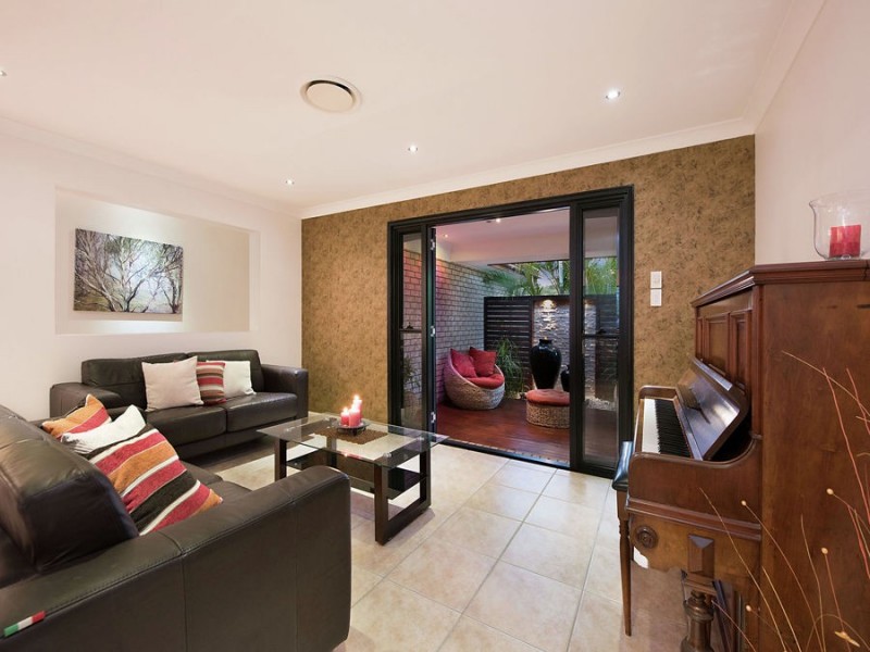 45 Gallery Place, Little Mountain QLD 4551