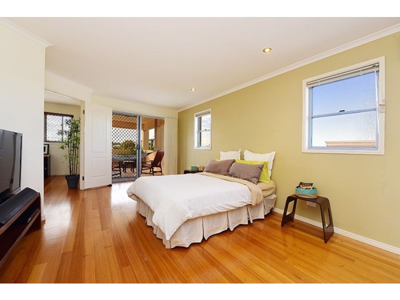 8 Madagascar Court, Kawana Island QLD 4575